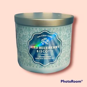 Iced blueberry biscotti candle